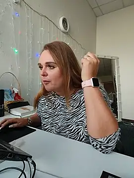 Juicy_PeachLux's Live XXX Chat