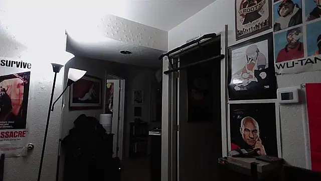 biggerisbetter12 Show in webcam