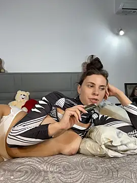 XXX chat uživo modela CurlyLara