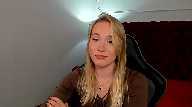 ElaraVoltage's Live XXX Chat