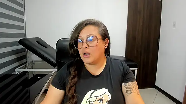 Chat XXX en directo de SaraThonson_