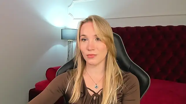 XXX chat uživo modela ElaraVoltage