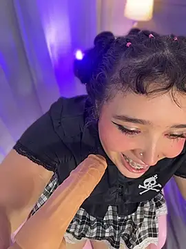 XXX chat uživo modela hinata_dolly