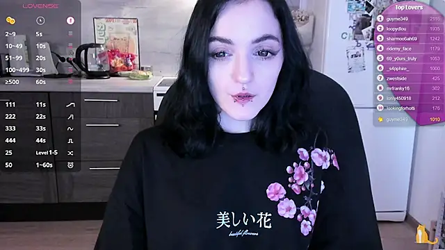 lina__tyaaan's Live XXX Chat