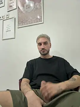Show modela RealDeal2000xxx na web-kameri