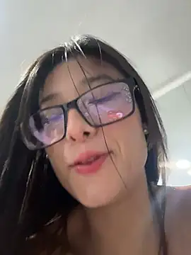 JunggSolhyum Adlı Modelin Canlı XXX Sohbeti