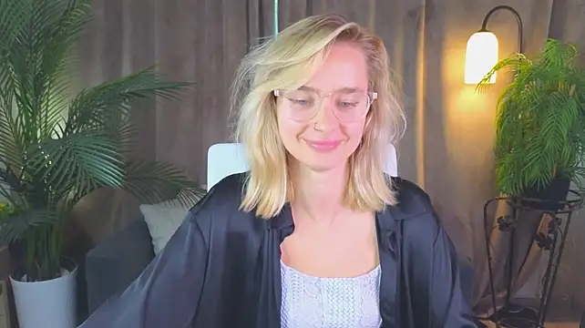 NoraMoreau Chat XXX in diretta