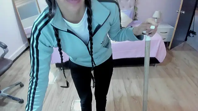Mariam_Lopez__ élő XXX-chatje