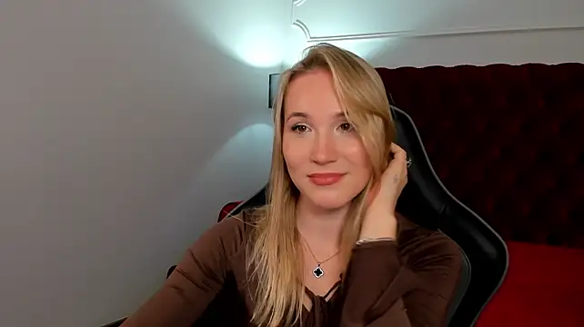 ElaraVoltage's Live XXX Chat