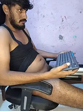 HotXKrish: διαδικτυακό σόου στην κάμερα
