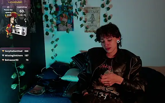 Онлайн чат XXX JohnnyJones_