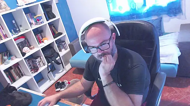ravingr4d4 Show in webcam