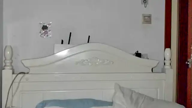 benly888: διαδικτυακό σόου στην κάμερα