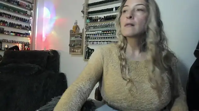 Webkamerová show Katt-findom