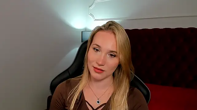 ElaraVoltage's Live XXX Chat
