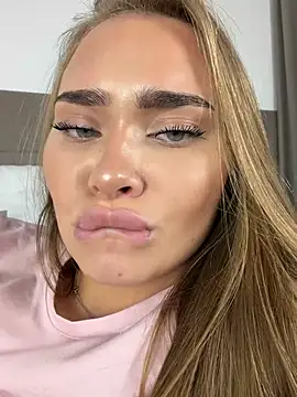XXX chat uživo modela MonicaWestt