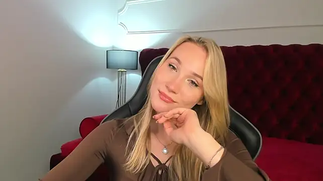 ElaraVoltage's Live XXX Chat