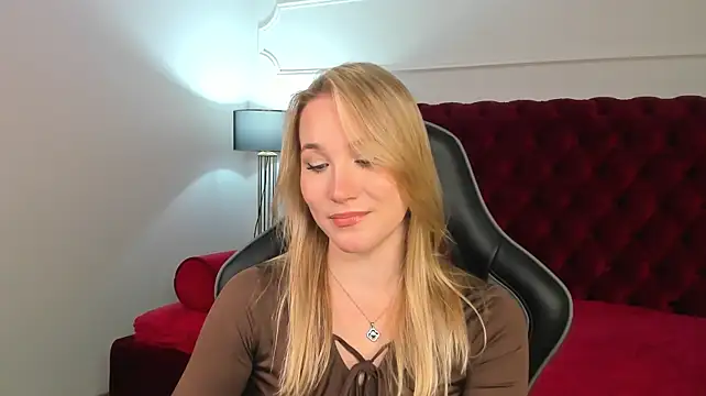 XXX chat uživo modela ElaraVoltage