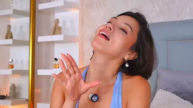 Sofy_Bradd Adlı Modelin Canlı XXX Sohbeti