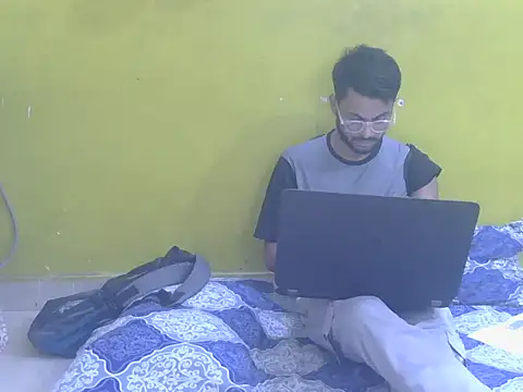 Stubborndesiboy Adlı Modelin Canlı XXX Sohbeti