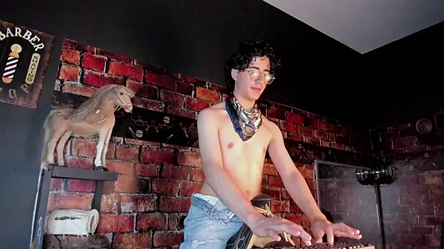 ElliotNoir Chat XXX in diretta