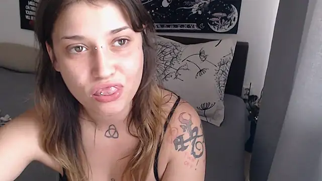 AlienforTwenty Live XXX-Chat