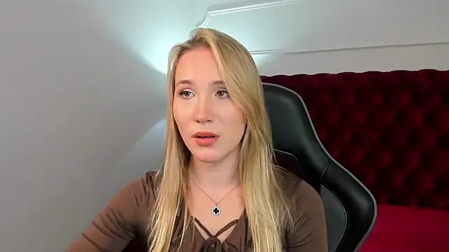 ElaraVoltage Chat XXX in diretta