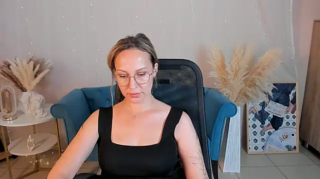 Charlotte_Hudson Chat XXX in diretta