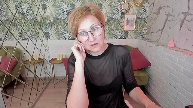 XXX chat uživo modela Paris_Cherry