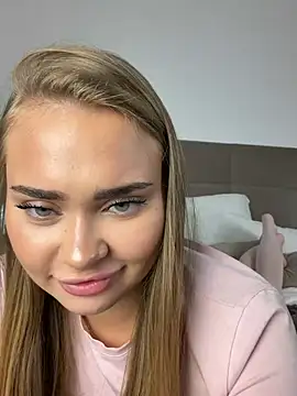 MonicaWestt webcam show