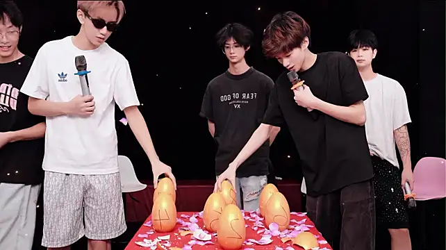 Chenyong123's Live XXX Chat