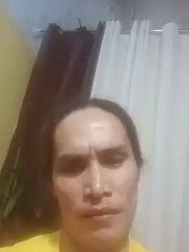 Chat +18 de HornyKerujieTrans ao vivo
