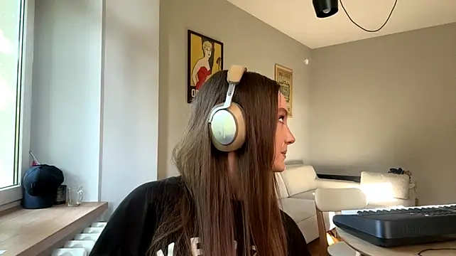 Chat +18 de RinaCiciora ao vivo
