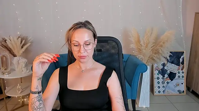 XXX chat uživo modela Charlotte_Hudson