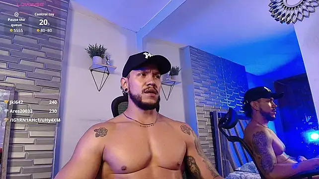 ARON_TAYLER01 Adlı Modelin Canlı XXX Sohbeti