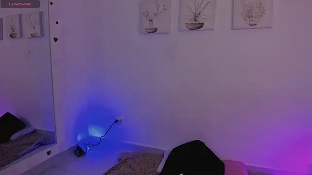 Sofi-James Adlı Modelin Canlı XXX Sohbeti