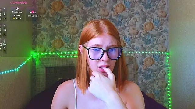 Juli_Ginger's Live XXX Chat