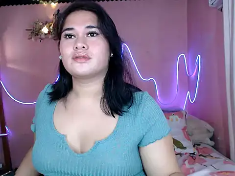 imTHICK_Rebbecca Chat XXX in diretta