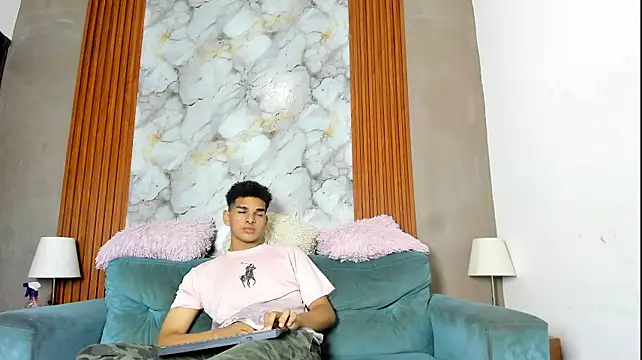 ROMMIE_HOT1's Live XXX Chat