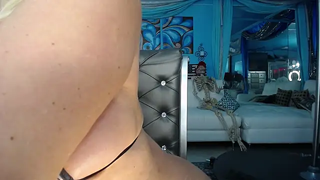 ADRIANNA_FOX Adlı Modelin Canlı XXX Sohbeti