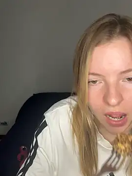 XXX chat uživo modela heyitskiara