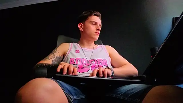 Онлайн чат XXX FelixStarkk