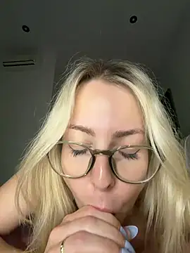 Livewithlucy's Live XXX Chat
