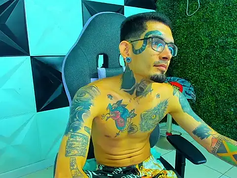 Boy_tatto77: онлайн-секс-чат
