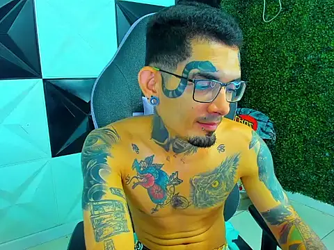 Czat XXX na żywo – Boy_tatto77