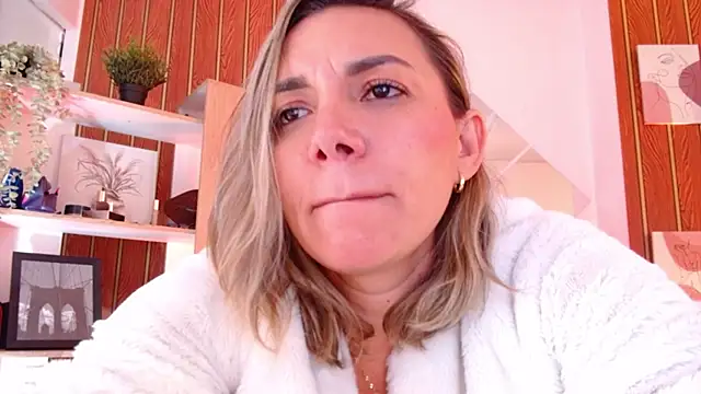 milfsecret69 Adlı Modelin Canlı XXX Sohbeti