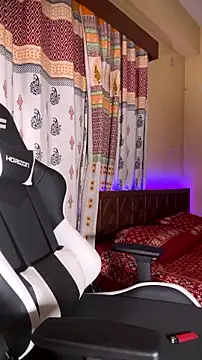 XXX chat uživo modela GunSlay