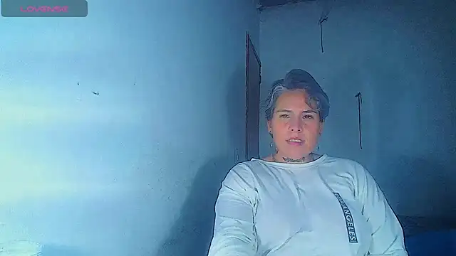 Yessi_rousse élő XXX-chatje