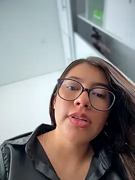 Saracalderon's Live XXX Chat