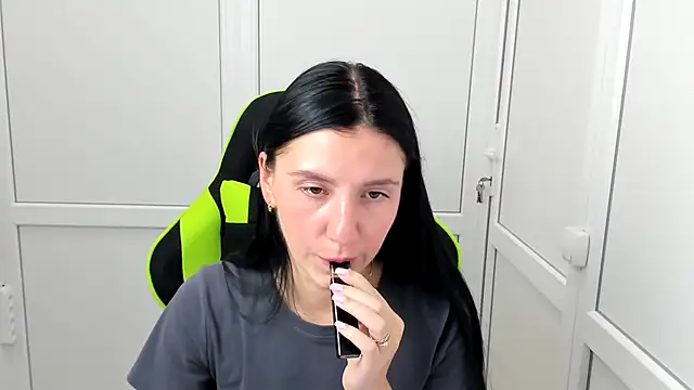 PatteMeoww élő XXX-chatje
